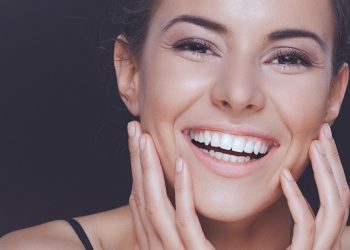 The Art of Non-Invasive Teeth Whitening: A Comprehensive Guide