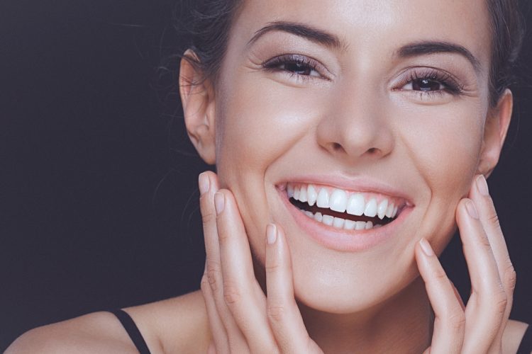 The Art of Non-Invasive Teeth Whitening: A Comprehensive Guide