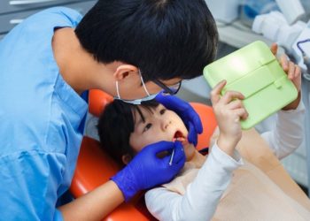 What’s the Best Way to Encourage Your Child to Brush His Teeth Consistently?