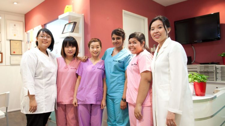 How Can Clear Aligners Improve Teeth Alignment Without Traditional Braces?