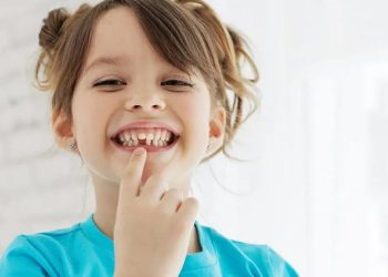 What Are the Early Warning Signs of Gum Disease and How Can You Prevent It?