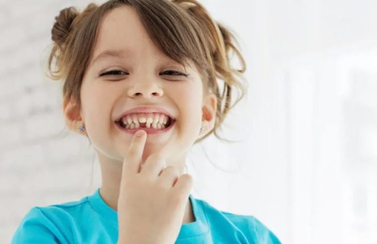 What Are the Early Warning Signs of Gum Disease and How Can You Prevent It?