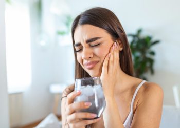 What Causes Bleeding and Swollen Gums? How to Restore Oral Health Through Treatment