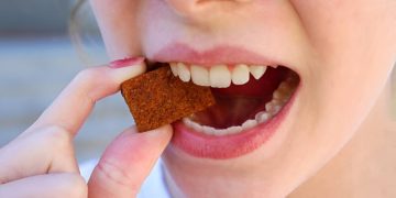 The Best Snacks for Strong Teeth Between Meals