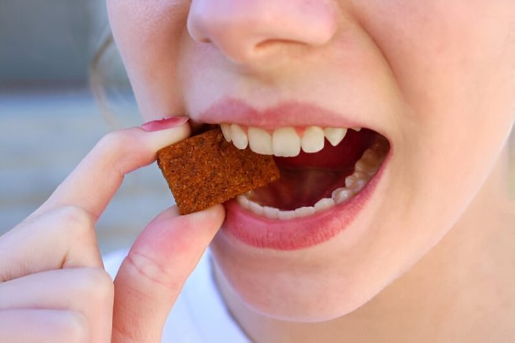 The Best Snacks for Strong Teeth Between Meals