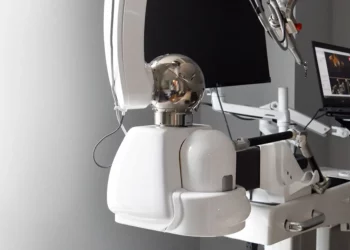 Is a Robot the Future of Your Dental Surgery? How Robotic Assistance is Revolutionizing Precision in the Operatory