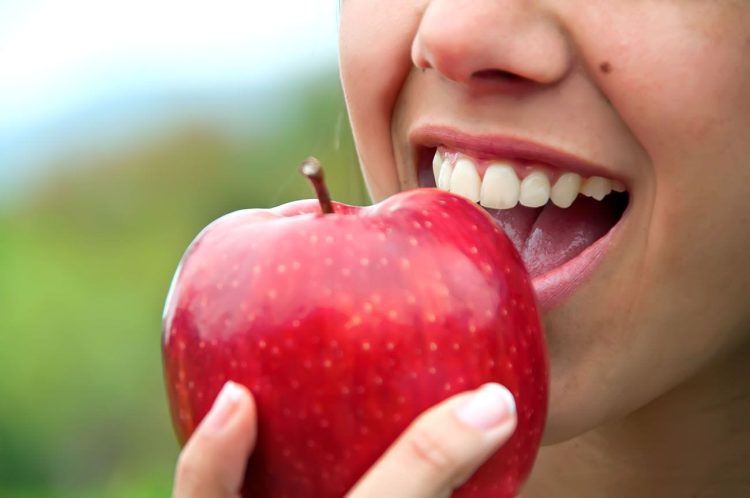 What Are the Best Snacks for Keeping Your Teeth Strong and Cavity-Free?